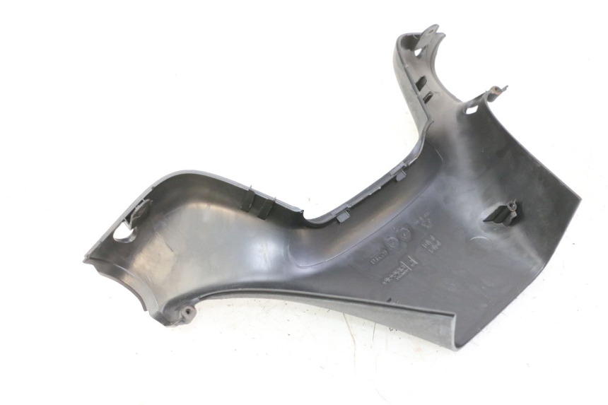 photo de REAR HANDLEBAR COVER PIAGGIO MP3 RL 250 (2006 - 2010) - Technical close-up
