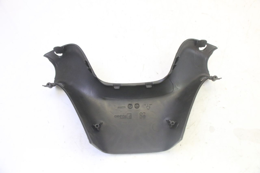 photo de REAR HANDLEBAR COVER PIAGGIO MP3 500 (2011 - 2015) - Fixing points details