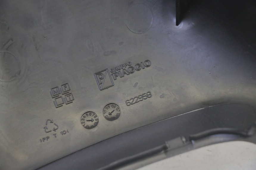 photo de REAR HANDLEBAR COVER PIAGGIO MP3 500 (2011 - 2015) - Markings and original references