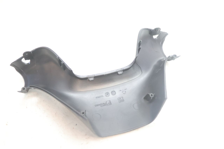 photo de REAR HANDLEBAR COVER PIAGGIO MP3 500 (2011 - 2015) - Alternative perspective
