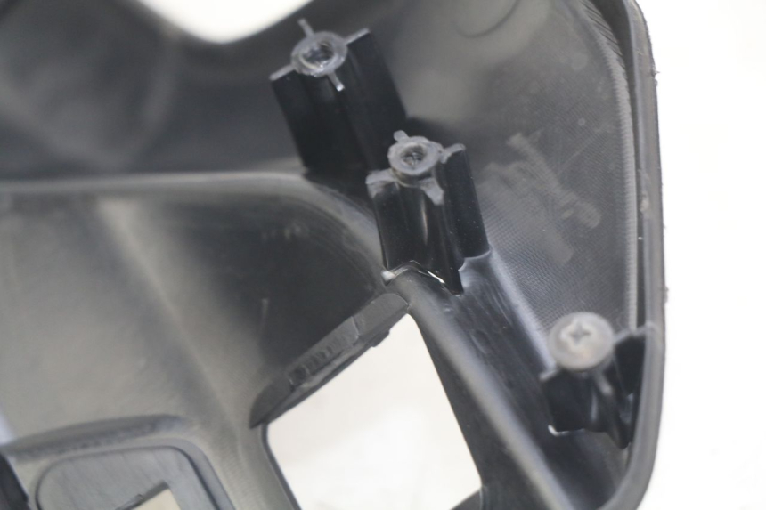 photo de REAR HANDLEBAR COVER HONDA NHX LEAD 110 (2008 - 2010) - Zoom on usage condition