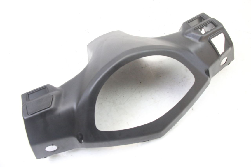 photo de HANDLE BAR REAR PANEL SYM ORBIT III 3 4T 50 (2021 - 2025) - Zoom on usage condition