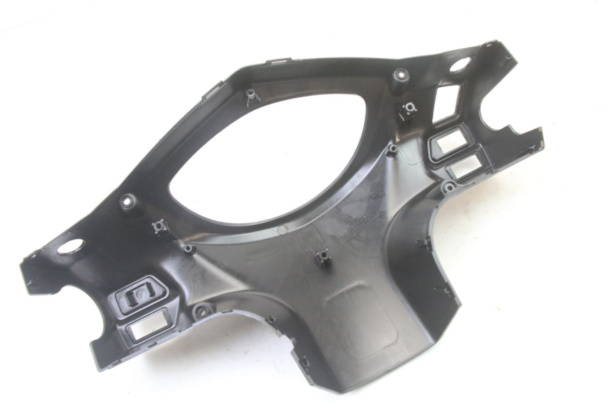 photo de HANDLE BAR REAR PANEL SYM ORBIT III 3 4T 50 (2021 - 2025) - Alternative perspective