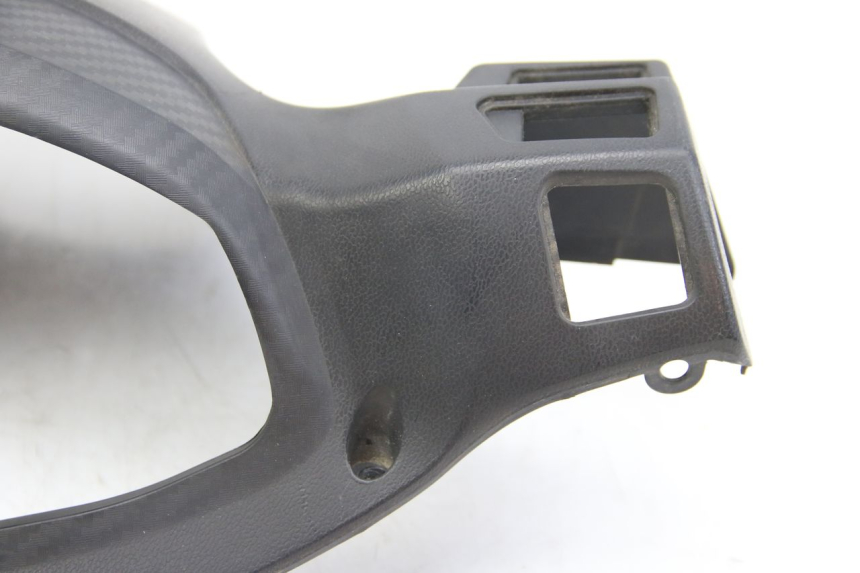 photo de REAR HANDLEBAR COVER RED ELECTRIC RED E PRO 1 (2017 - 2019) - Fixing points details