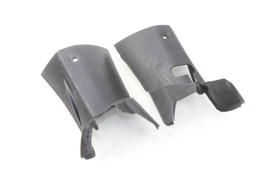 photo de REAR HANDLEBAR COVER DAELIM S2 FI 125 (2008 - 2017) - Zoom on usage condition