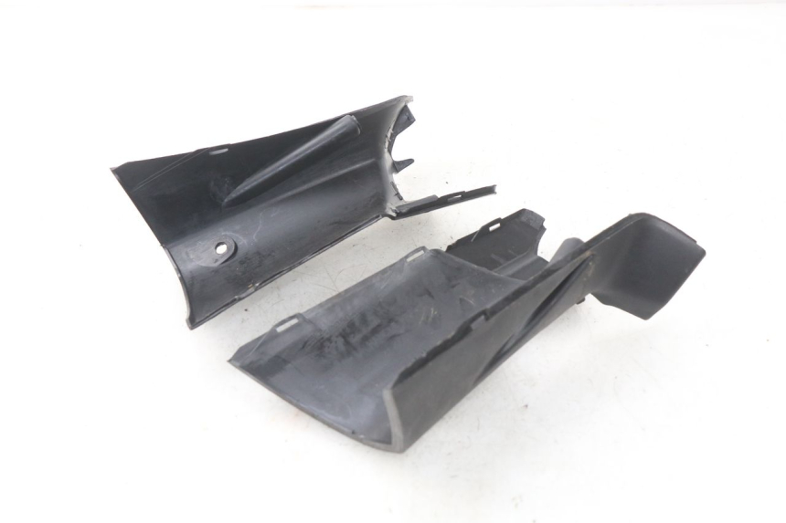 photo de REAR HANDLEBAR COVER DAELIM S2 FI 125 (2008 - 2017) - Alternative perspective