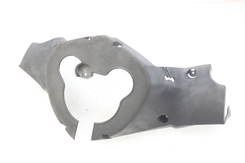 photo de REAR HANDLEBAR COVER PEUGEOT SATELIS COMPRESSOR K15 125 (2006 - 2009) - Zoom on usage condition