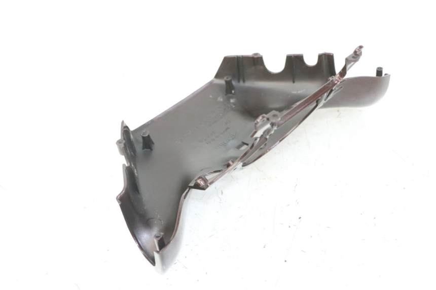 photo de HANDLE BAR REAR PANEL APRILIA SCARABEO GT TOURING 125 (1999 - 2005) - Zoom on usage condition