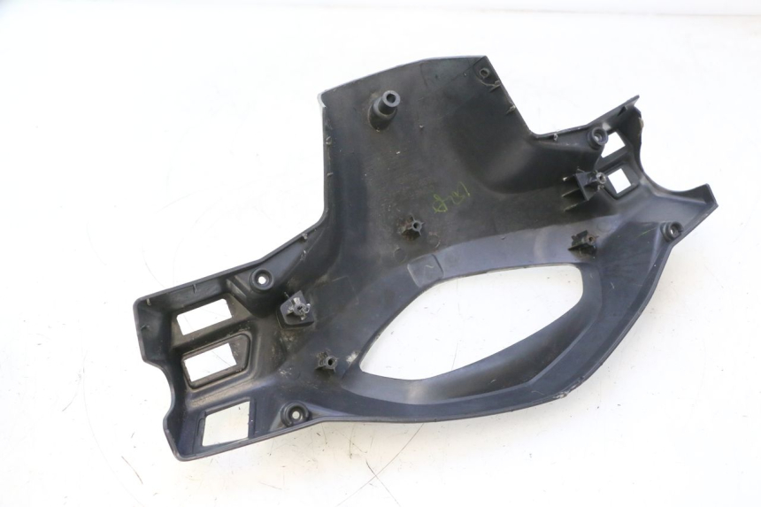 photo de REAR HANDLEBAR COVER HONDA SCV LEAD 100 (2003 - 2007) - Component detail