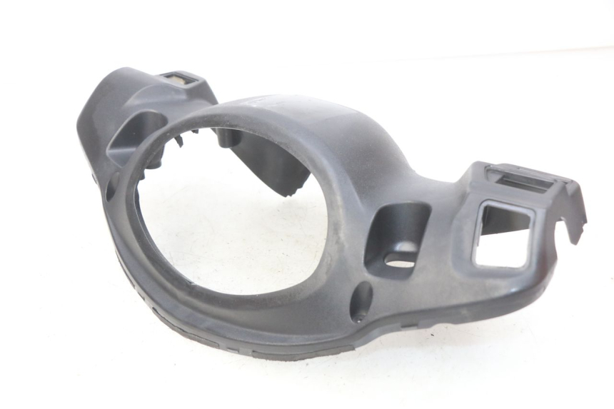 photo de REAR HANDLEBAR COVER SUZUKI SIXTEEN 125 (2008 - 2010) - Component detail