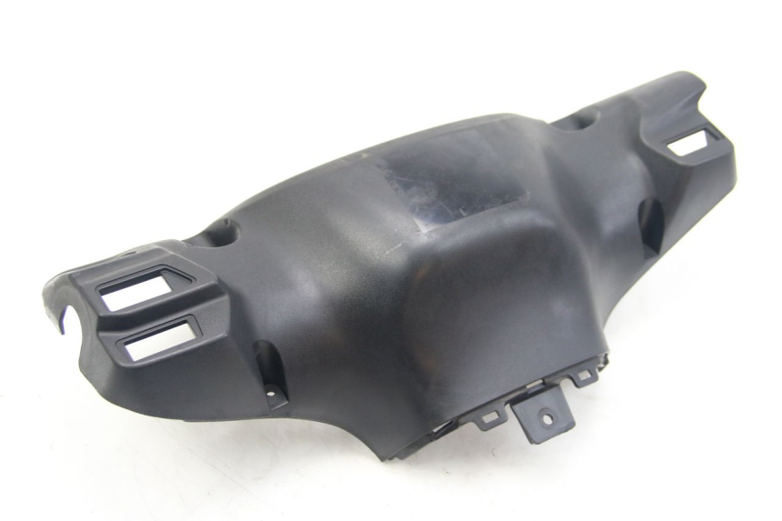 photo de REAR HANDLEBAR COVER SUZUKI SIXTEEN 125 (2008 - 2010) - Component detail