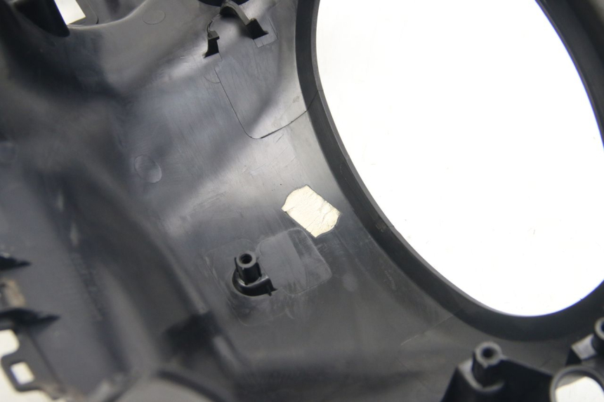 photo de REAR HANDLEBAR COVER SUZUKI SIXTEEN 125 (2008 - 2010) - Zoom on usage condition