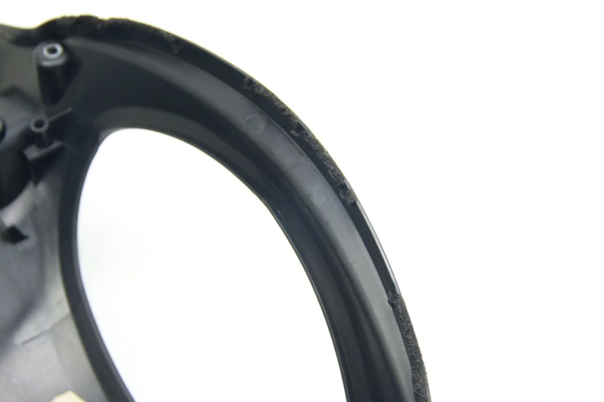 photo de REAR HANDLEBAR COVER SUZUKI SIXTEEN 125 (2008 - 2010) - Alternative perspective