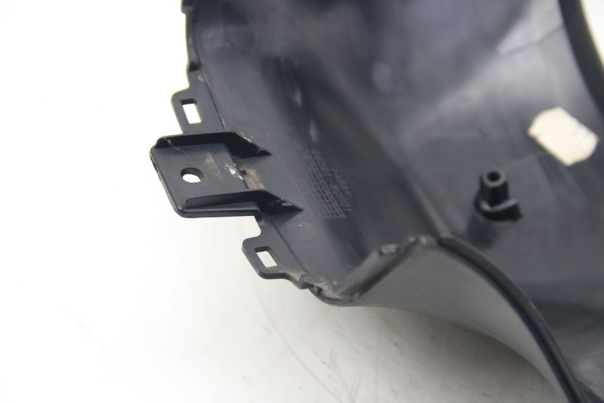 photo de REAR HANDLEBAR COVER SUZUKI SIXTEEN 125 (2008 - 2010) - Surface and material condition