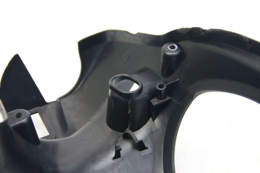 photo de REAR HANDLEBAR COVER SUZUKI SIXTEEN 125 (2008 - 2010) - Markings and original references