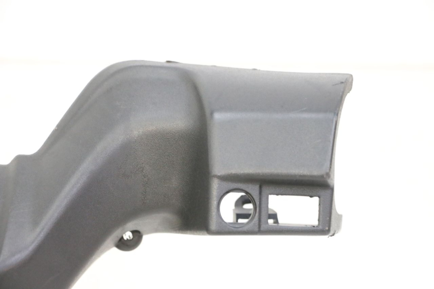 photo de REAR HANDLEBAR COVER APRILIA SXR 50 (2021 - 2023) - Technical close-up