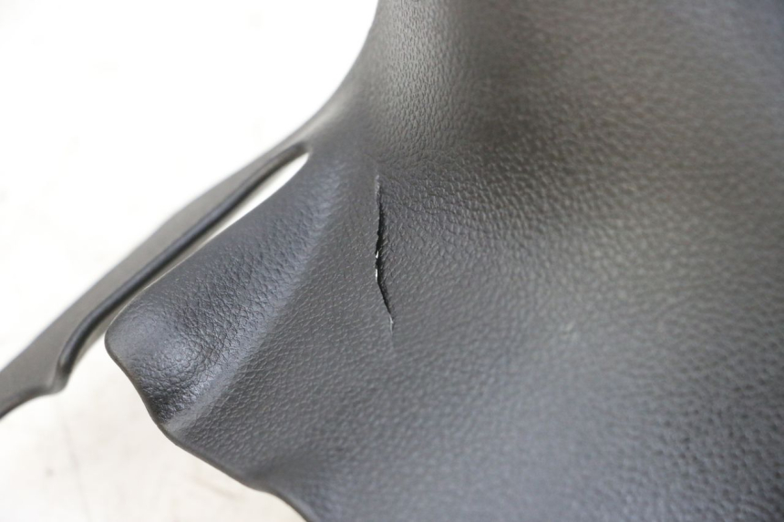 photo de HANDLE BAR REAR PANEL YAMAHA TRICITY 300 (2020 - 2024) - Technical close-up