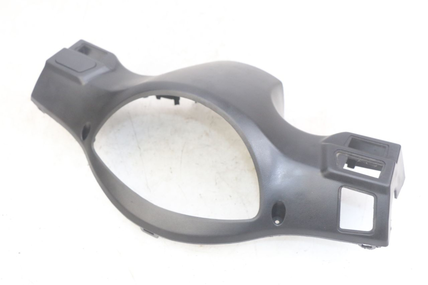 photo de REAR HANDLEBAR COVER PEUGEOT TWEET 4T 50 (2018 - 2022) - Zoom on usage condition