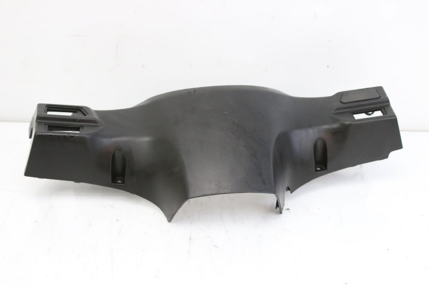 photo de REAR HANDLEBAR COVER PEUGEOT TWEET 125 (2010 - 2017) - Zoom on usage condition