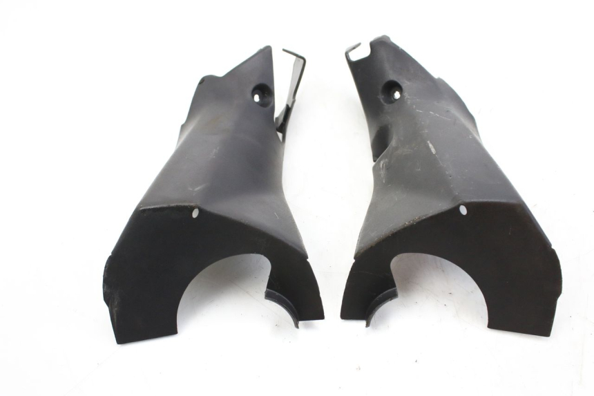 photo de REAR HANDLEBAR COVER SUZUKI UH BURGMAN 125 (2002 - 2006) - Component detail