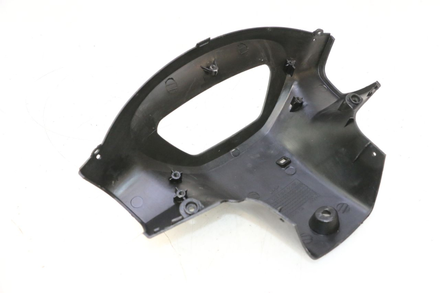 photo de REAR HANDLEBAR COVER PEUGEOT V-CLIC VCLIC 50 (2007 - 2013) - Technical close-up