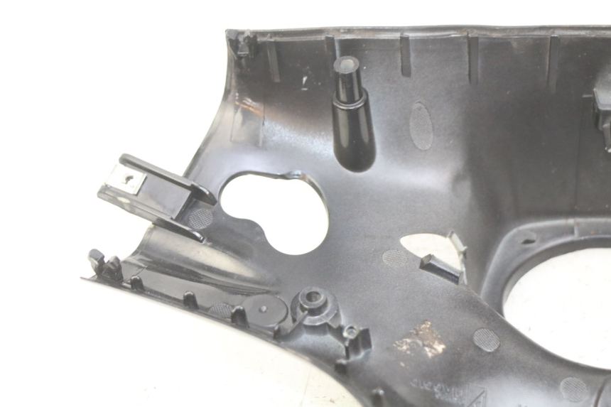 photo de REAR HANDLEBAR COVER PIAGGIO VESPA PRIMAVERA 2T 50 (2013 - 2018) - Technical close-up