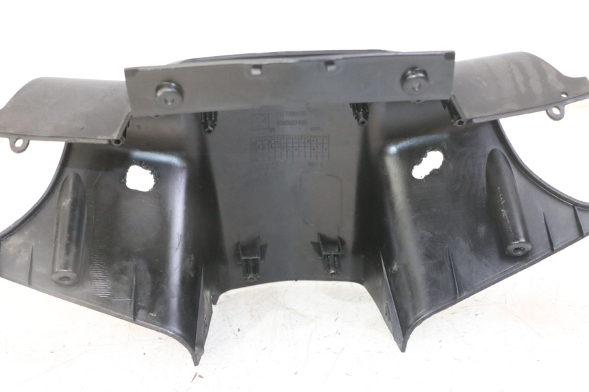 photo de HANDLE BAR REAR PANEL PEUGEOT VIVACITY NEW 4T 50 (2008 - 2017) - Technical close-up