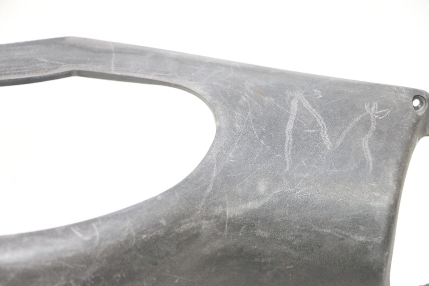 photo de REAR HANDLEBAR COVER PEUGEOT VIVACITY 50 (1998 - 2003) - Component detail
