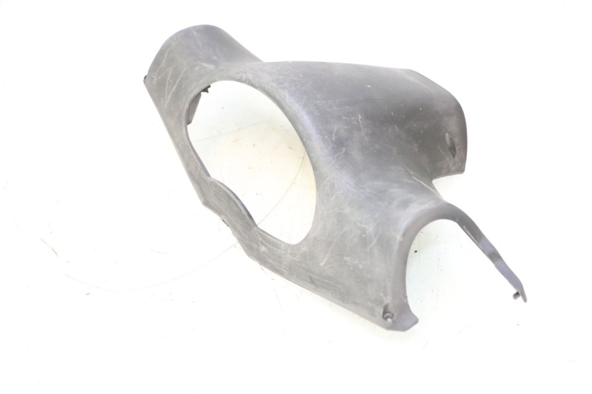 photo de REAR HANDLEBAR COVER PEUGEOT VIVACITY 50 (1998 - 2003) - Zoom on usage condition