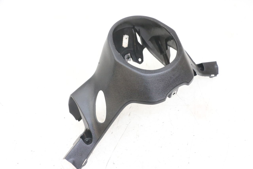 photo de REAR HANDLEBAR COVER YAMAHA XMAX X-MAX ABS 125 (2017 - 2020) - Technical close-up