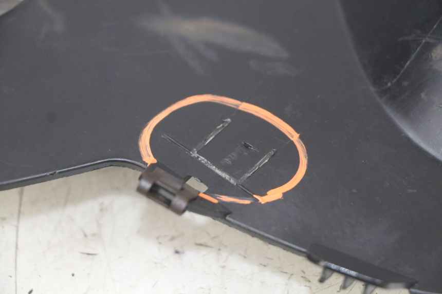 photo de REAR HANDLEBAR COVER YAMAHA X-MAX XMAX 250 (2006 - 2009) - Alternative perspective