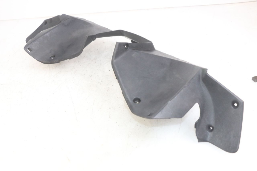 photo de REAR HANDLEBAR COVER YAMAHA X-MAX XMAX 250 (2006 - 2009) - Fixing points details