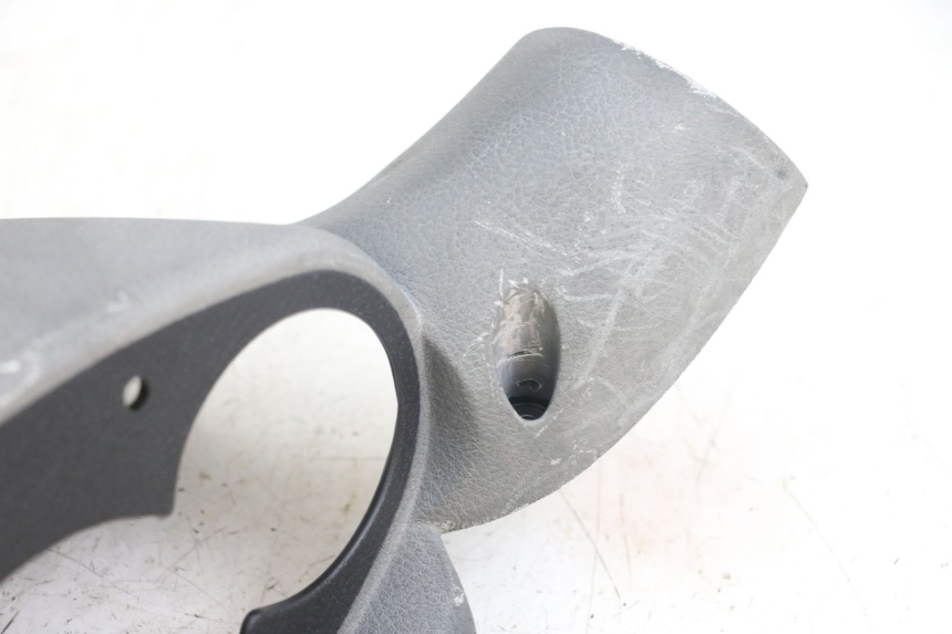 photo de REAR HANDLEBAR COVER YAMAHA YP MAJESTY 125 (2002 - 2006) - Alternative perspective