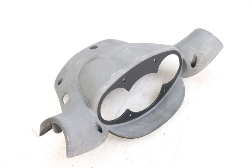 photo de REAR HANDLEBAR COVER YAMAHA YP MAJESTY 125 (2002 - 2006) - Technical close-up