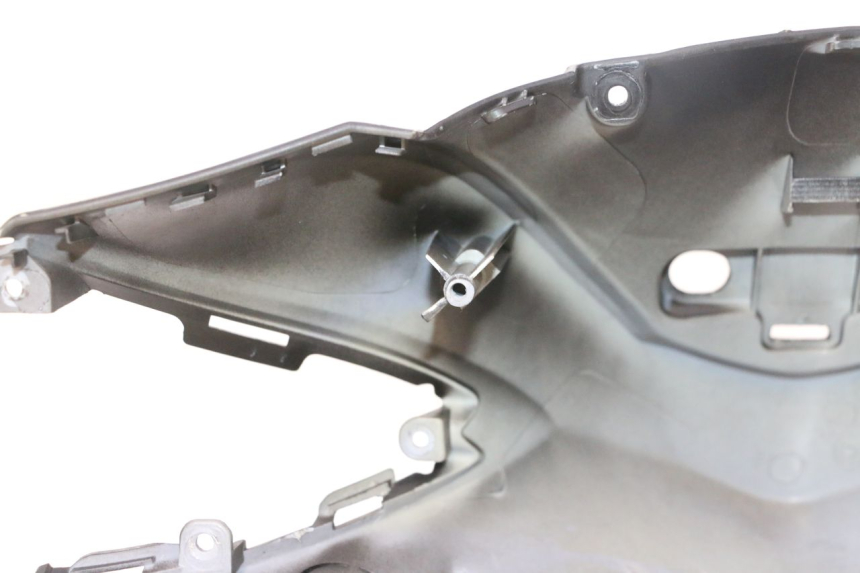 photo de HANDLEBAR COVER FRONT KYMCO AGILITY 16+ 4T 50 (2018 - 2023) - Surface and material condition