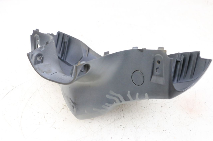photo de HANDLEBAR COVER FRONT KYMCO AGILITY 4T 50 (2018 - 2022) - Technical close-up