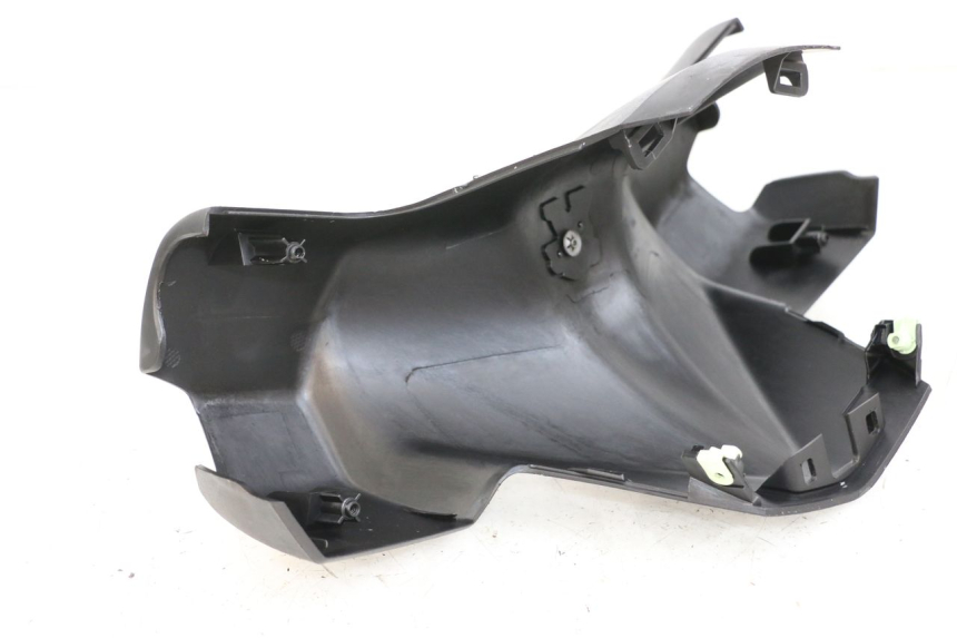 photo de HANDLEBAR COVER FRONT PEUGEOT CITYSTAR 50 (2013 - 2017) - Zoom on usage condition