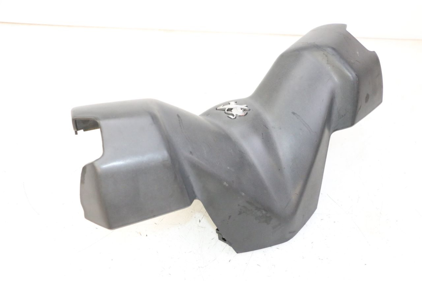 photo de HANDLEBAR COVER FRONT PEUGEOT CITYSTAR 50 (2013 - 2017) - Alternative perspective