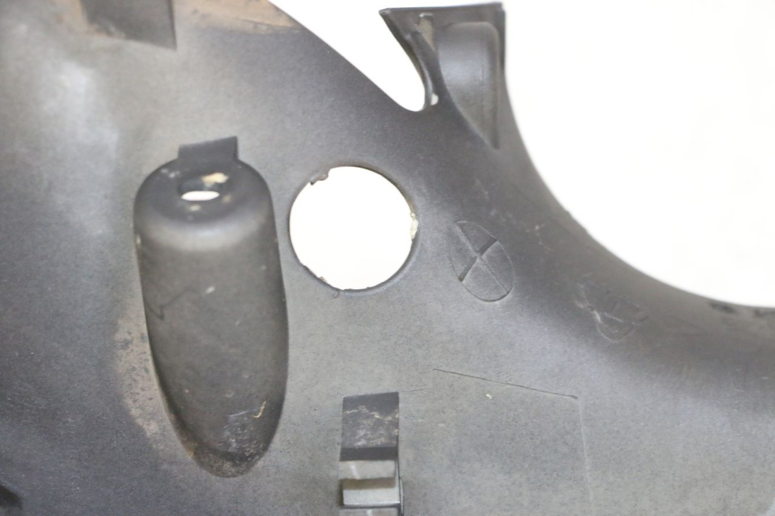 photo de HANDLEBAR COVER FRONT YAMAHA CYGNUS X INJECTION 125 (2007 - 2013) - Component detail