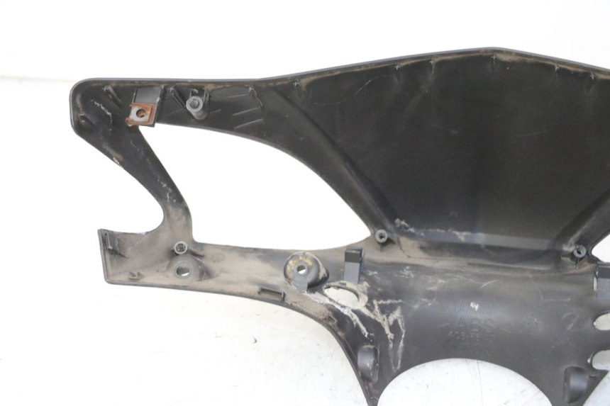 photo de HANDLEBAR COVER FRONT YAMAHA CYGNUS X INJECTION 125 (2007 - 2013) - Technical close-up