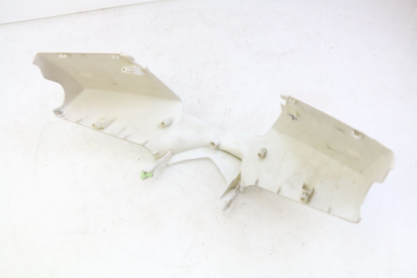 photo de HANDLEBAR COVER FRONT PEUGEOT E-VIVACITY 1 (2012 - 2018) - Alternative perspective