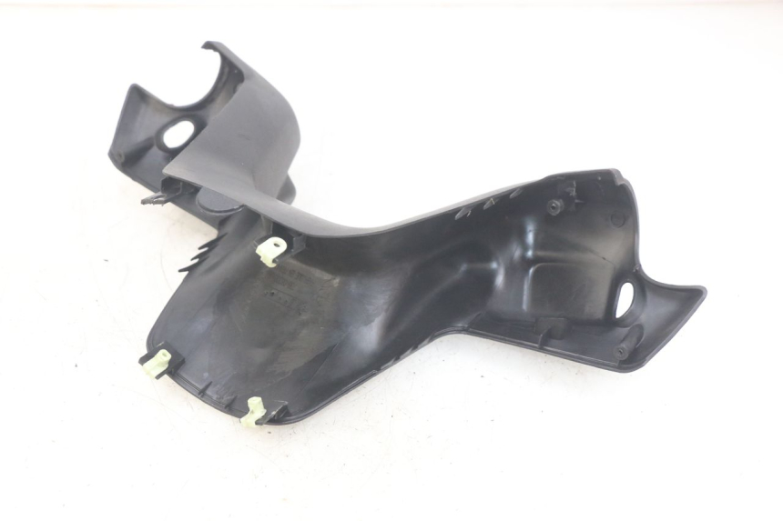 photo de HANDLEBAR COVER FRONT PEUGEOT ELYSEO 125 (1999 - 2004) - Alternative perspective