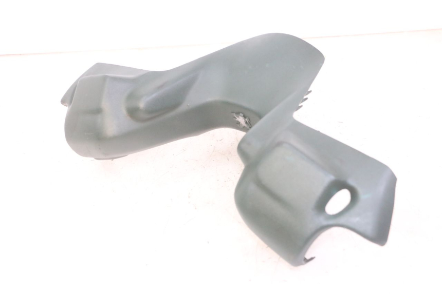photo de HANDLEBAR COVER FRONT PEUGEOT ELYSEO 125 (1999 - 2004) - Distinctive features