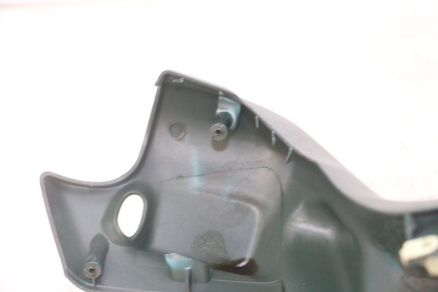 photo de HANDLEBAR COVER FRONT PEUGEOT ELYSEO 125 (1999 - 2004) - Surface and material condition