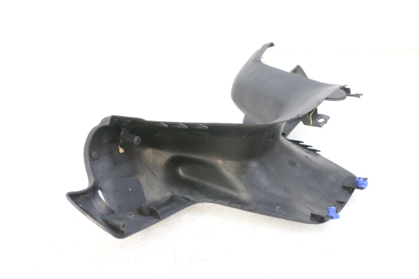 photo de HANDLEBAR COVER FRONT PEUGEOT ELYSEO 125 (1999 - 2004) - Surface and material condition