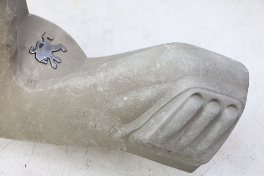 photo de HANDLEBAR COVER FRONT PEUGEOT ELYSTAR 50 (2002 - 2014) - Technical close-up