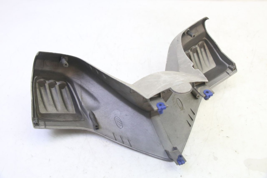 photo de HANDLEBAR COVER FRONT PEUGEOT ELYSTAR 50 (2002 - 2014) - Technical close-up