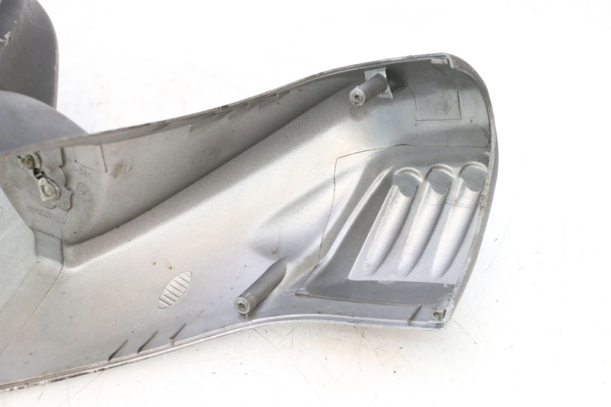 photo de HANDLEBAR COVER FRONT PEUGEOT ELYSTAR 50 (2002 - 2014) - Technical close-up
