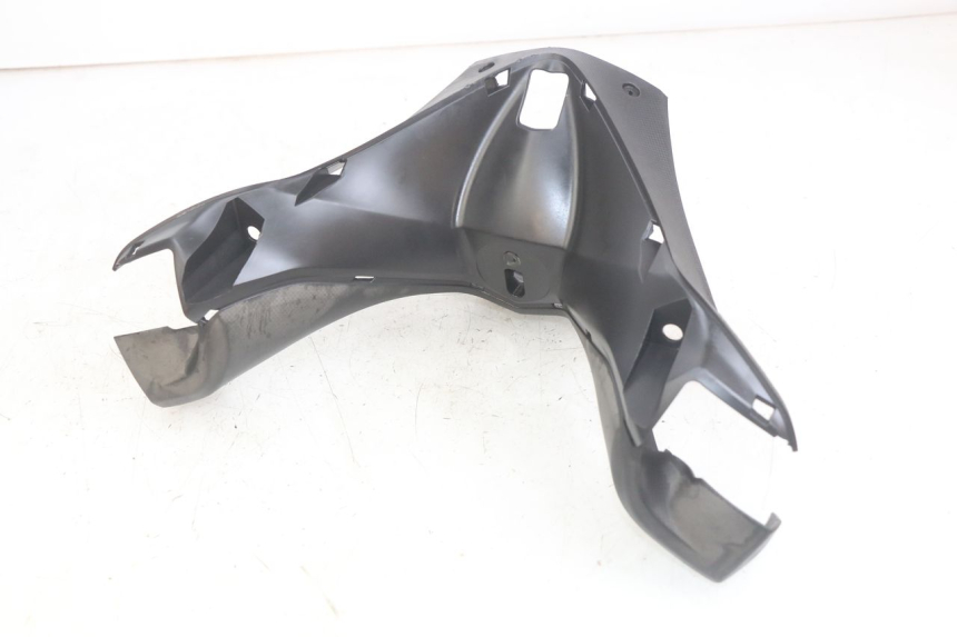 photo de HANDLEBAR COVER FRONT SYM GTS EFI 125 (2012 - 2016) - Zoom on usage condition