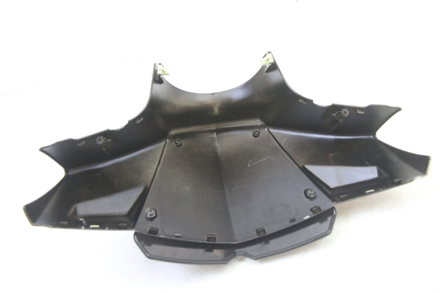 photo de HANDLEBAR COVER FRONT PEUGEOT KISBEE 2T 50 (2010 - 2017) - Product overview